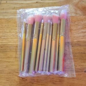 Set of 10 make up brushes